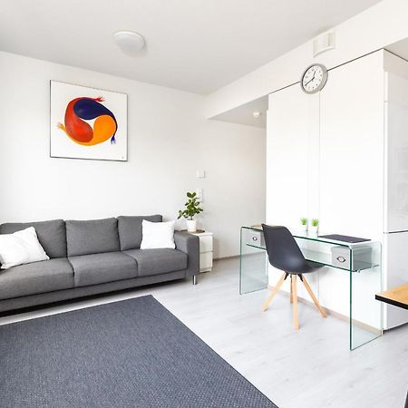 Valoisa Parvekkeellinen Kaksio, Oma Parkkipaikka Apartment ตัมเปเร ภายนอก รูปภาพ