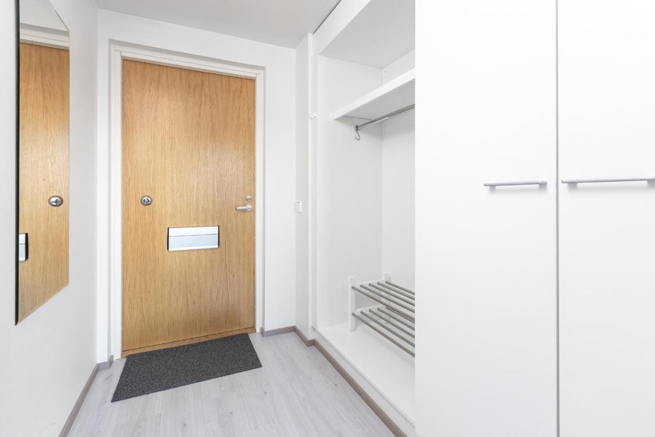 Valoisa Parvekkeellinen Kaksio, Oma Parkkipaikka Apartment ตัมเปเร ภายนอก รูปภาพ