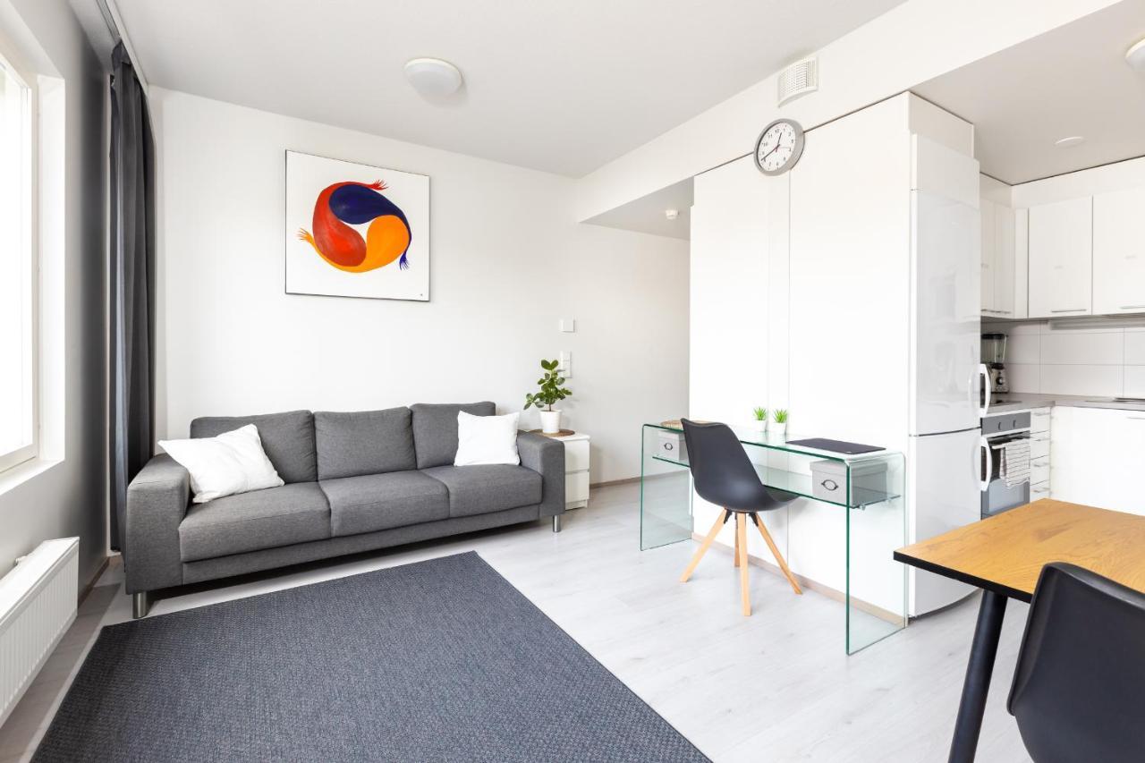 Valoisa Parvekkeellinen Kaksio, Oma Parkkipaikka Apartment ตัมเปเร ภายนอก รูปภาพ